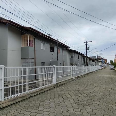 Apartamento Ubatuba - Praia Grande - 200M Da Praia المظهر الخارجي الصورة